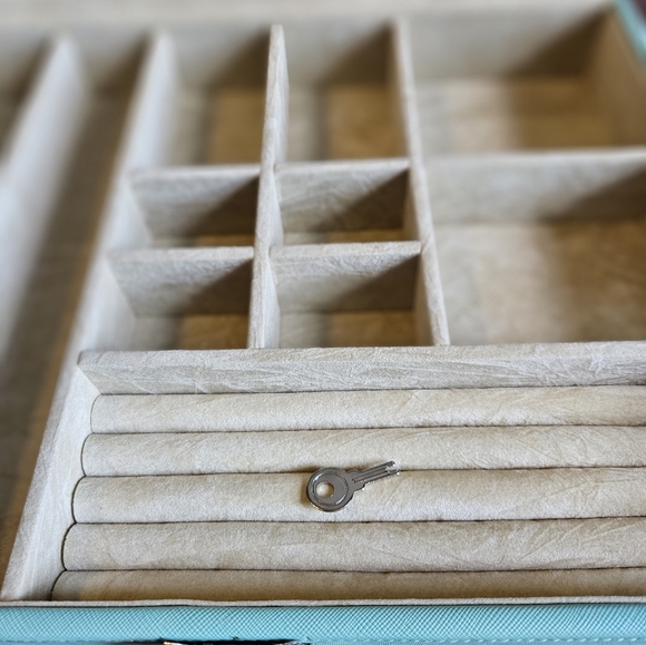 Tuscan Design jewelery box - Picture 2 of 5